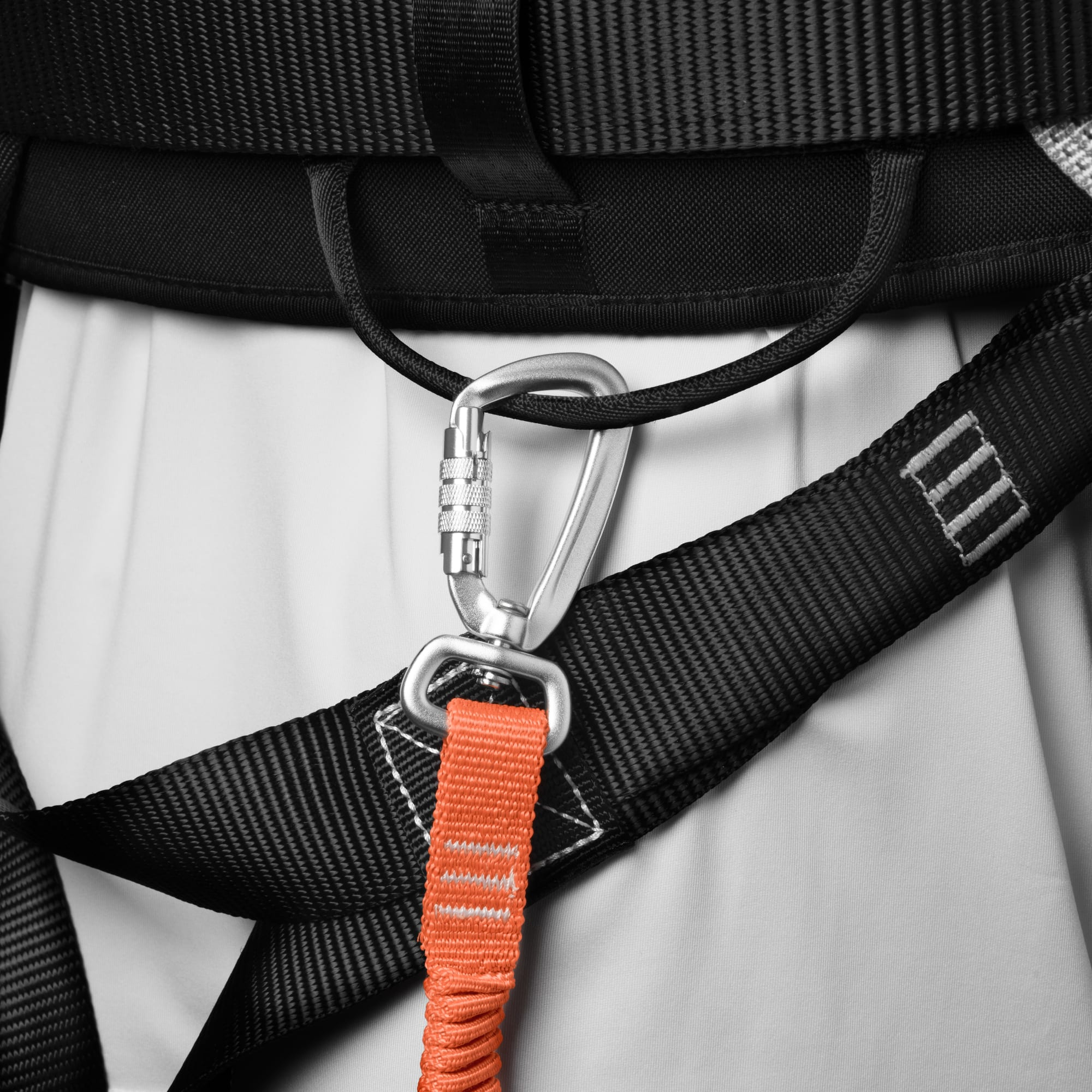 bungee-tool-lanyard-w-dual-aluminum-self-locking-carabiners-2603-ironwear