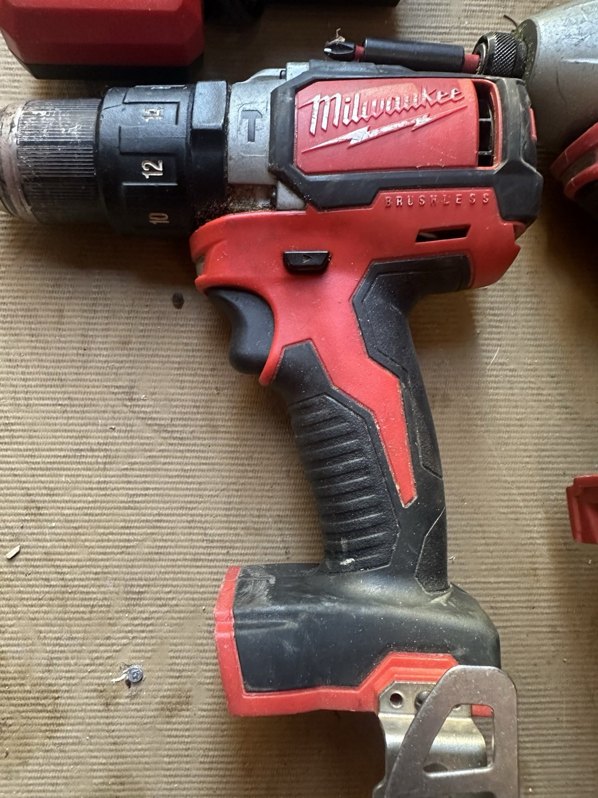 milwaukee-cordless-compact-12-drill-and-14-impact-driver-combo-set-2691-22-2691-22-milwaukee